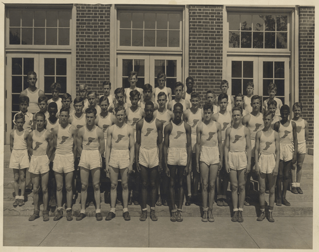 Barney Ewell, front row in center.