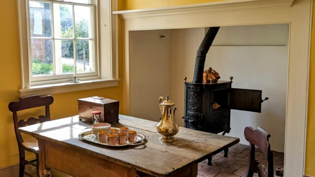 Interpretation of the staging process for meal service.